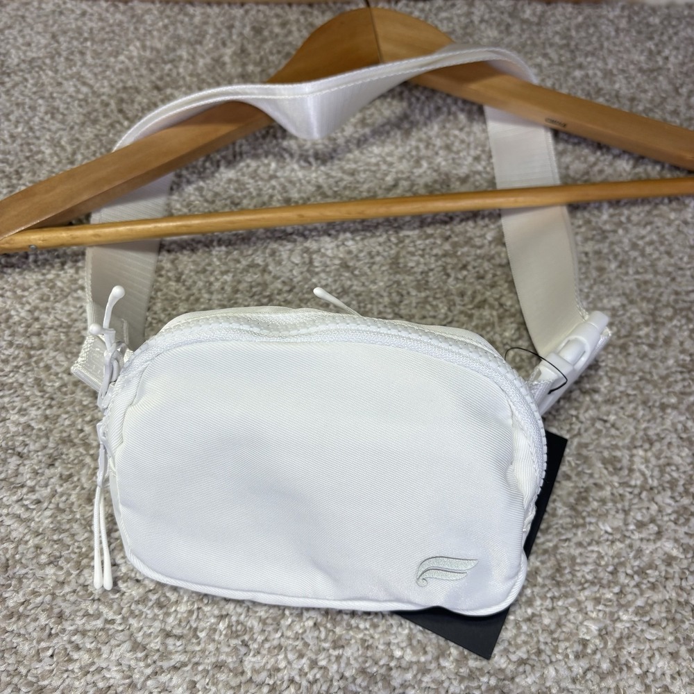 NWT Fabletics Belt Bag Womens Small White Nylon Adjustable Strap Zip Fanny Pack